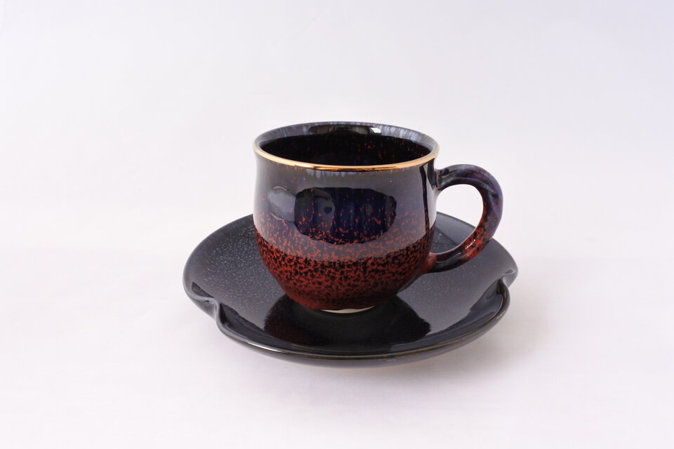 「神炎(しんえん)・金彩」カップ＆ソーサー