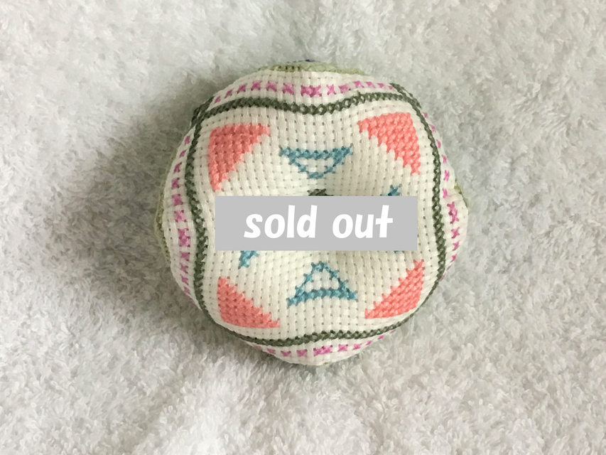 ビスコーニュのピンクッション・アイボリー×オリーブ