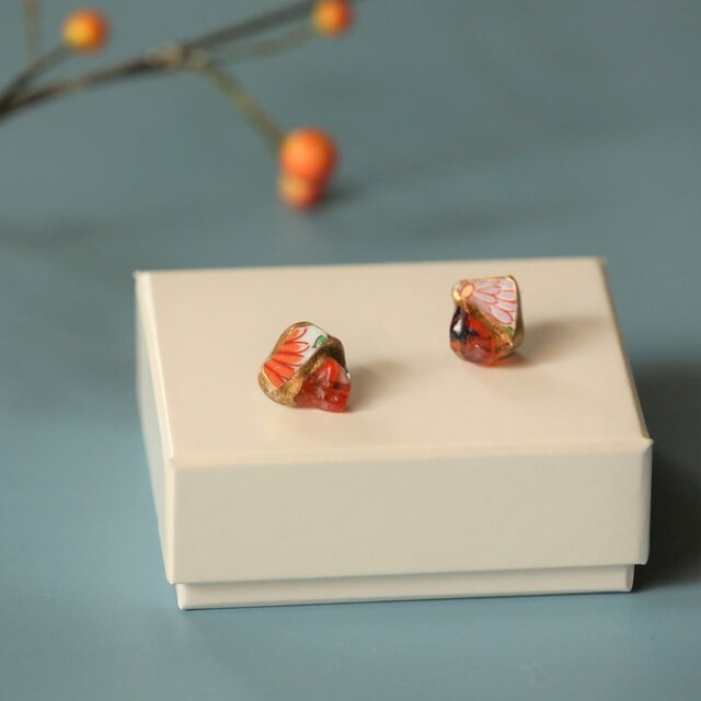 有田焼 陶片 x 金継ぎ ピアス イヤリング （花柄陶片、カーネリアン)