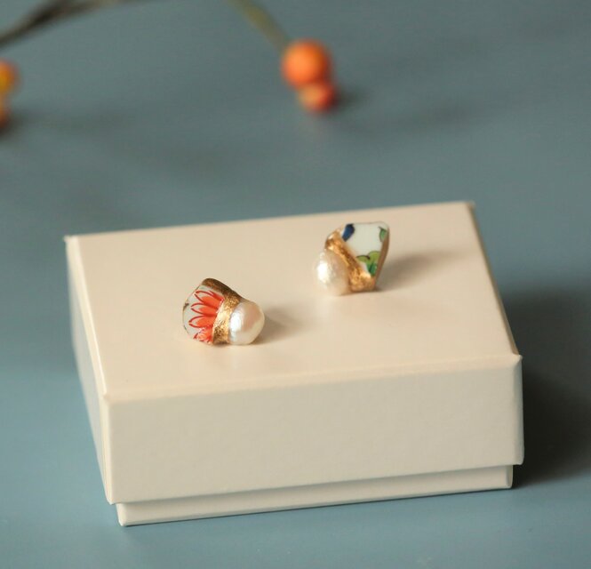 有田焼 陶片 x 金継ぎ ピアス イヤリング （花柄陶片、淡水パール)