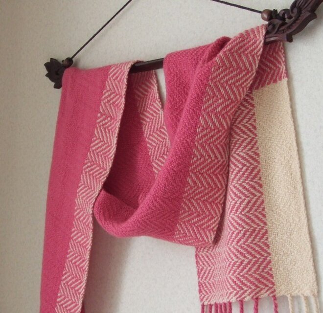 手織りマフラー・・横ヘリンボーン（ローズ）