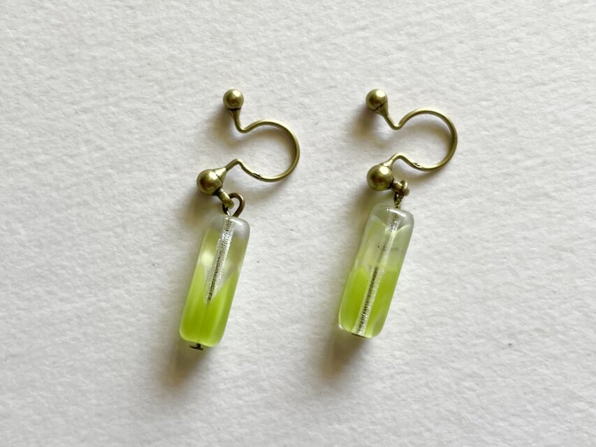 ノンホールピアス No.1152イエローグリーン