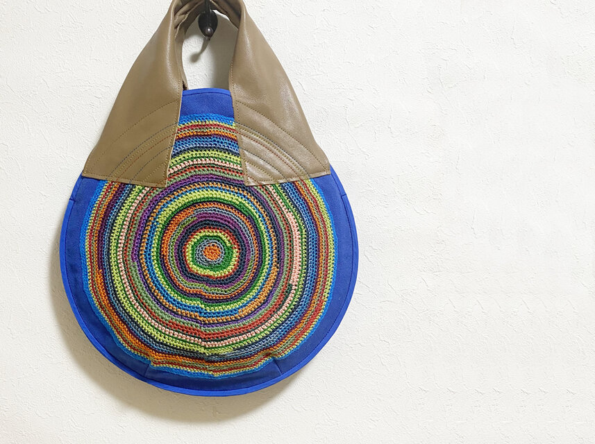 色とりどり編みの円かばん