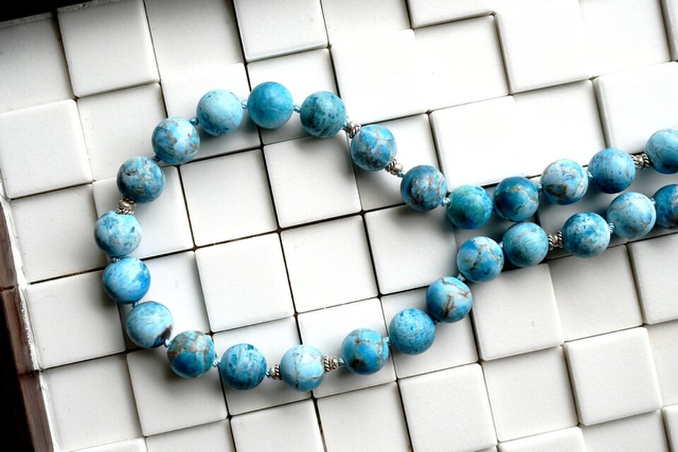 地球儀みたい！フロストブルーアパタイトのネックレス