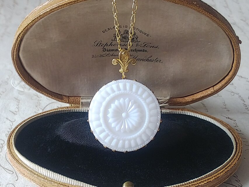 ヴィンテージ　真っ白 貝殻のような 美しいネックレス