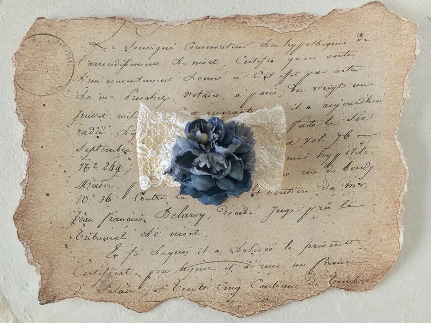 レースのリボンと染め花のポニーフック(ブルーグレー)