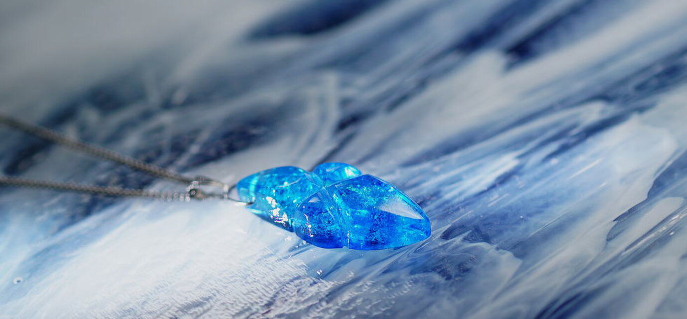 Healing blue ～ 湖面の煌き ～』 ガラスアクセサリー ネックレス