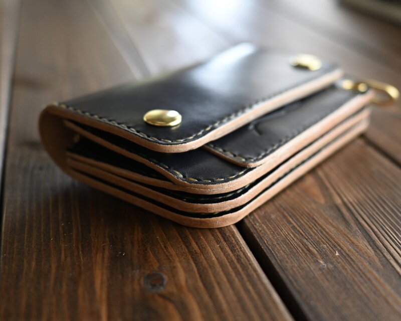 Middle Trucker Wallet 02 丘染めD.NAVY】 | iichi  日々の暮らしを心地よくするハンドメイドやアンティークのマーケットプレイス