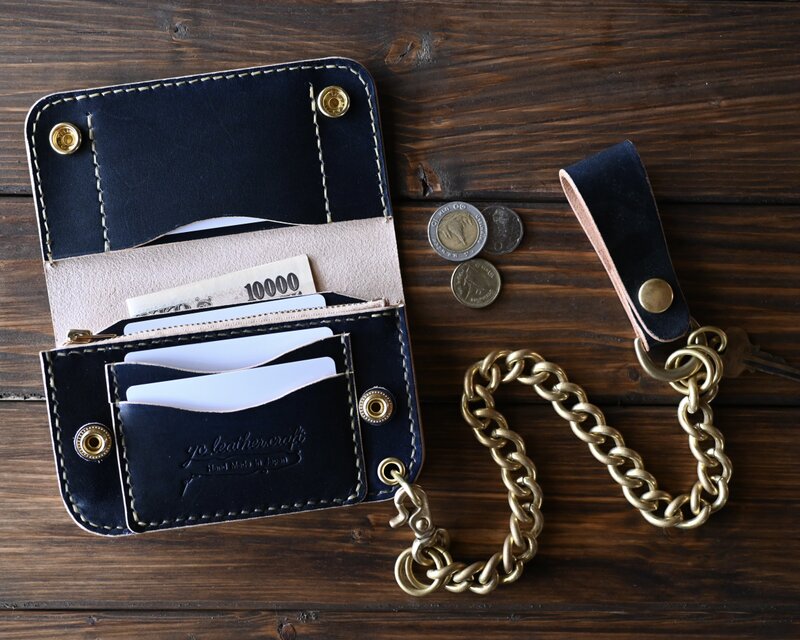 Middle Trucker Wallet 02 丘染めD.NAVY】 | iichi  日々の暮らしを心地よくするハンドメイドやアンティークのマーケットプレイス