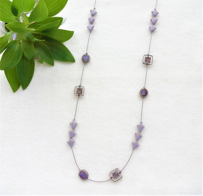 ＊スミレの砂糖漬け色＊チェコビーズ＆シルクコード＊ロングネックレス／８２ｃｍ～＊
