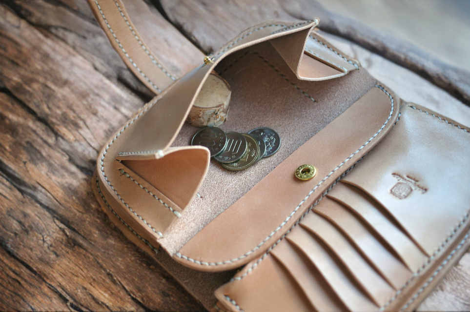 レザー製彫刻模様サドル 長財布 メンズ 本革 二つ折り サドルレザー カービング 彫刻