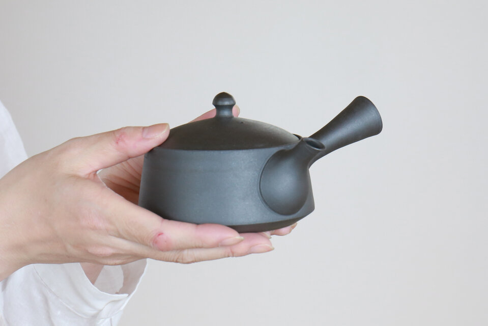 煎茶が美味しく飲める平型急須・愛知県常滑産・澤田朋大さん作・急須