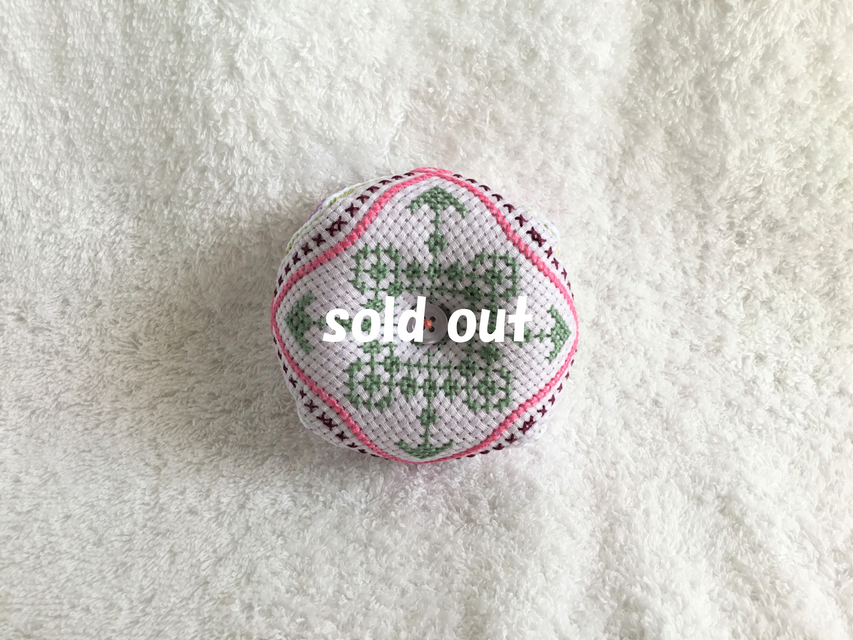 ビスコーニュのピンクッション・ラベンダー×ホワイト