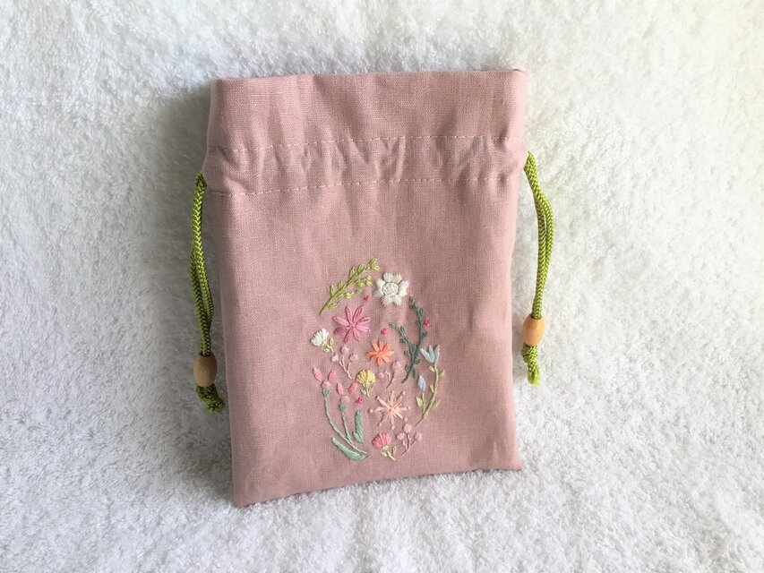 花刺繍の巾着・サーモンピンク | iichi 日々の暮らしを心地よくする 