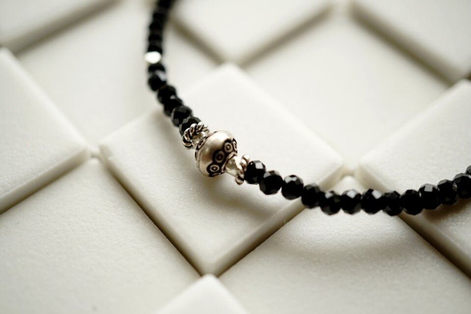 ブラックスピネルとシルバービーズブレスレット（A）