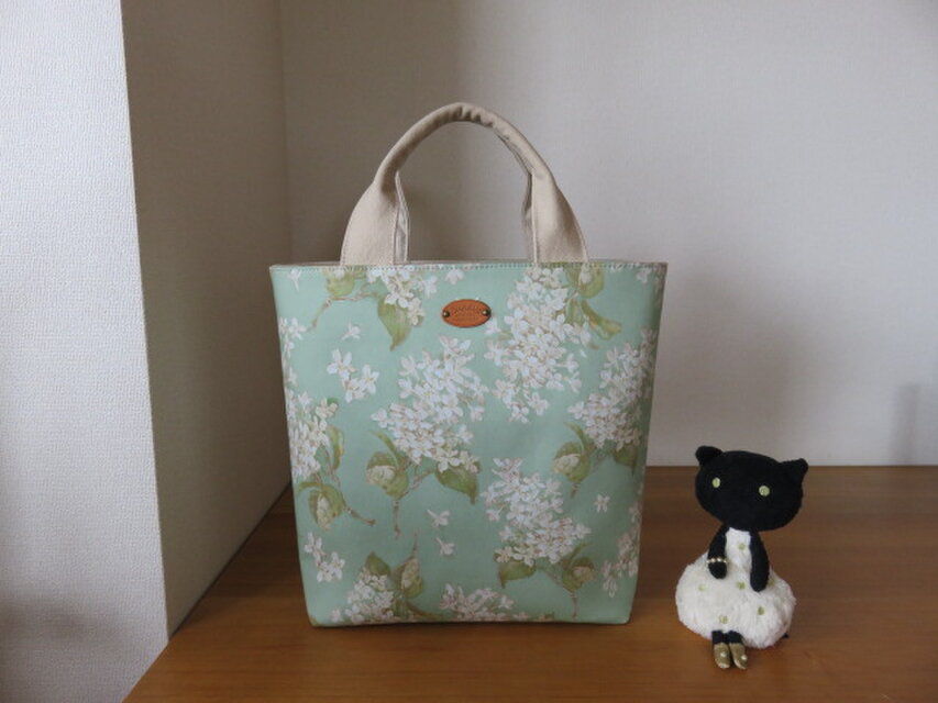 アーカイブライラック　ちょっと大きめのリバティを使ったトートバッグ