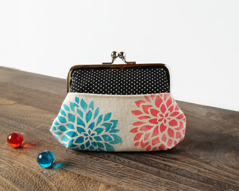 ★お財布サイズ★花火のように咲くダリア　ポケット付きがま口　ブルー/ピンク