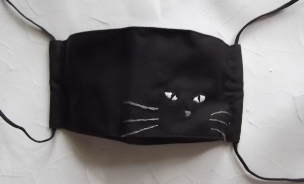 クールな黒猫の舟型マスク