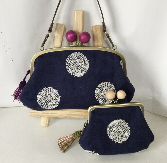 プレミアムリネン　刺繍　木玉親子がま口長財布バッグ　大きめ　