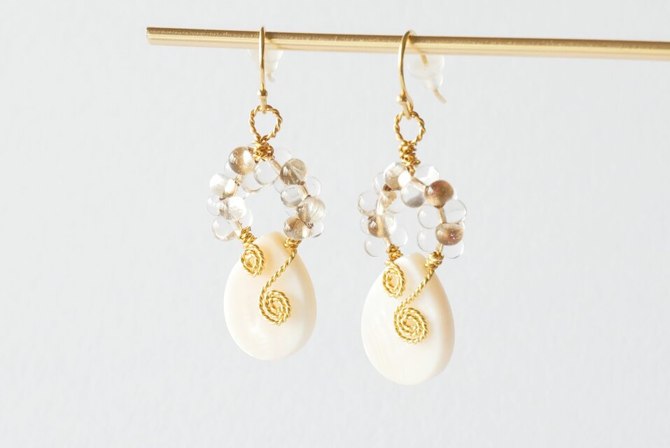 yonayonaピアス （イヤリング・サージカルステンレスピアス変更可）