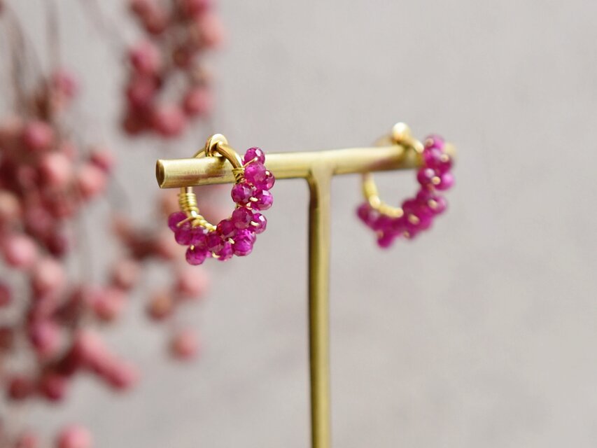 【イヤリング・小】シンセティック ルビー ピンク フープイヤリング 7月誕生石 (レースフープ)