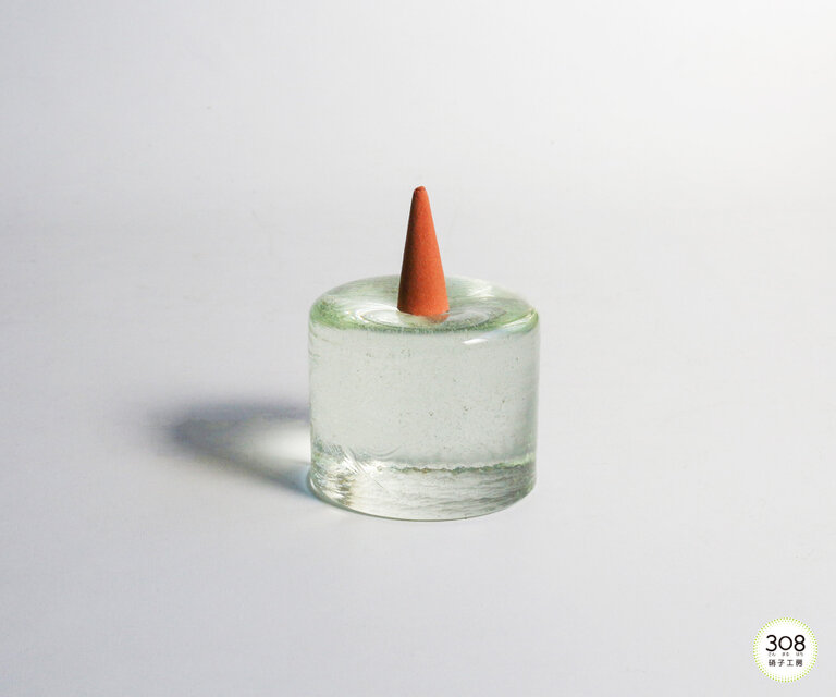 【リニューアル】リサイクルガラスのお香立て 丸 若菜色