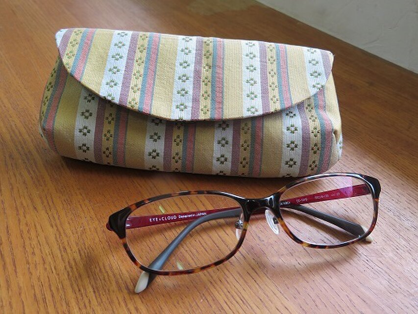 送料無料　優しい縞柄の眼鏡ケース