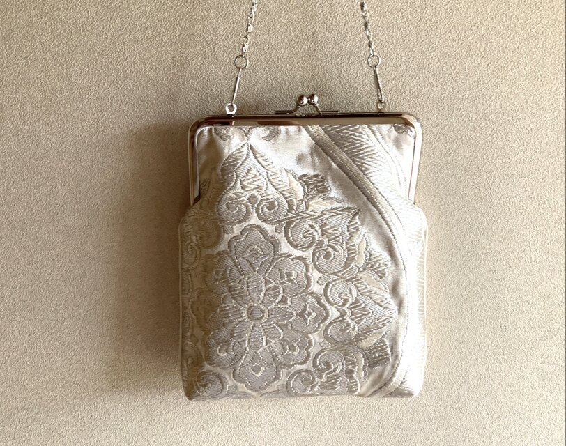 ★御朱印ケース　がま口タイプ  白地銀糸立涌花柄★