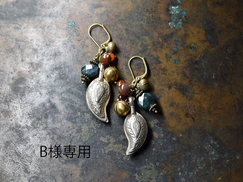 「B様専用」アフガニスタンoldシルバーとたわわな天然石、２種類の鈴ピアス