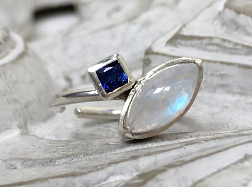 カイヤナイト&レインボームーンストーン・イヤーカフ（silver）