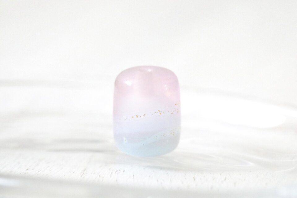 とんぼ玉 ＊ 春霞 ＊ ネックレスにお仕立て可能です