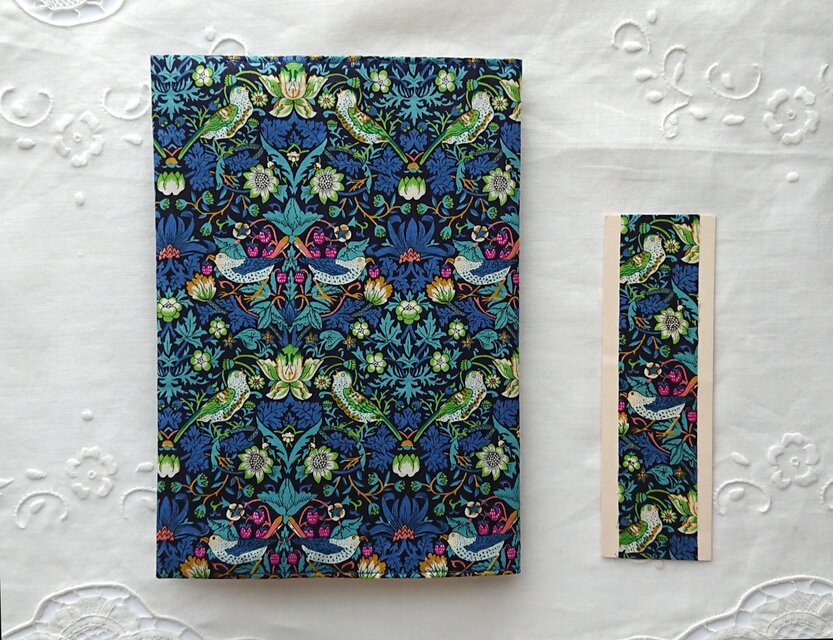 リバティプリント B6・四六判 (Strawberry Thief C)