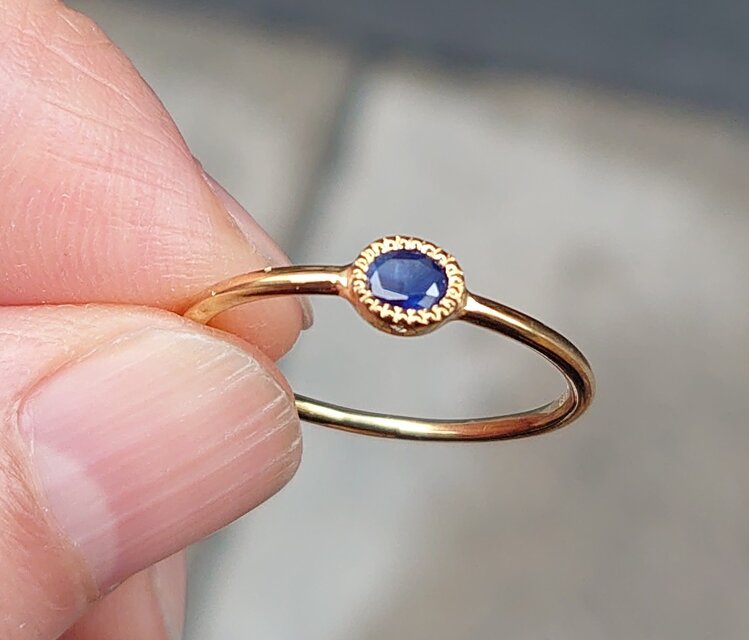 ブルーサファイア OVカット　上品なミル打ち　シルバーSV925リング