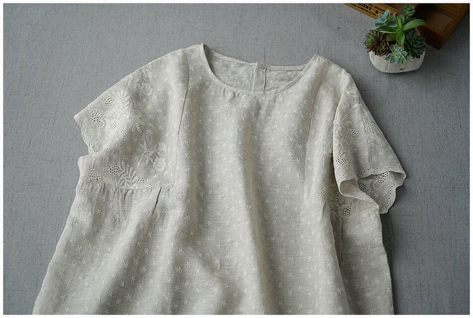 贅沢な総刺繍後くろみ釦付リネン100％半袖ワンピース♪