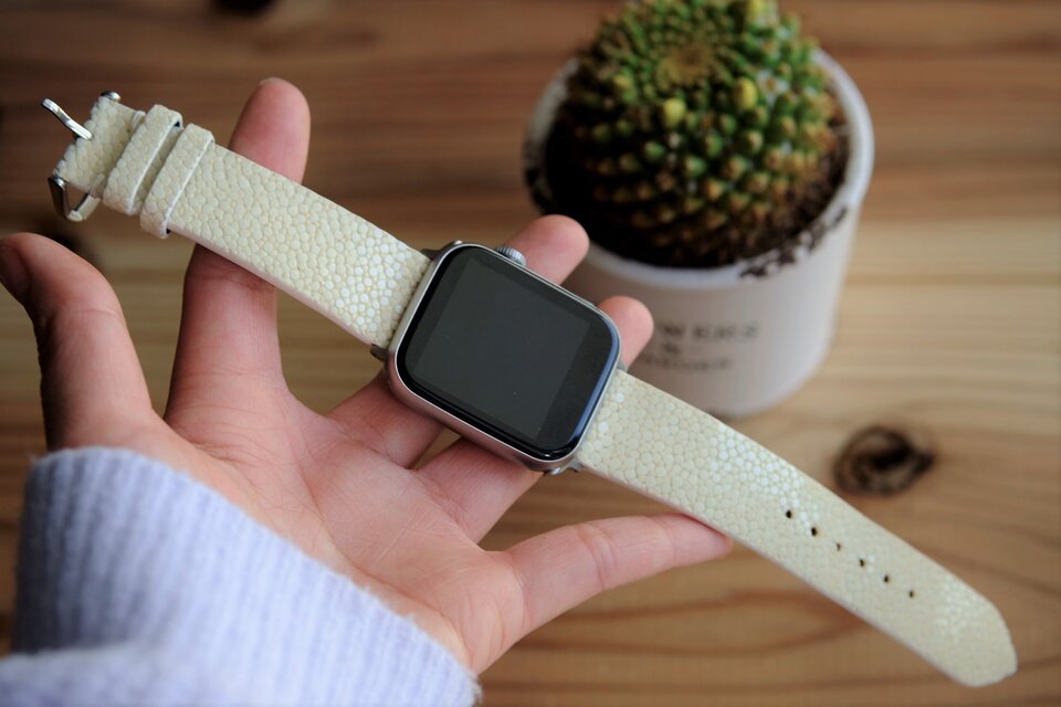 高級革使用 スティングレイ エイ革 Applewatchベルト 腕時計 バンド 本