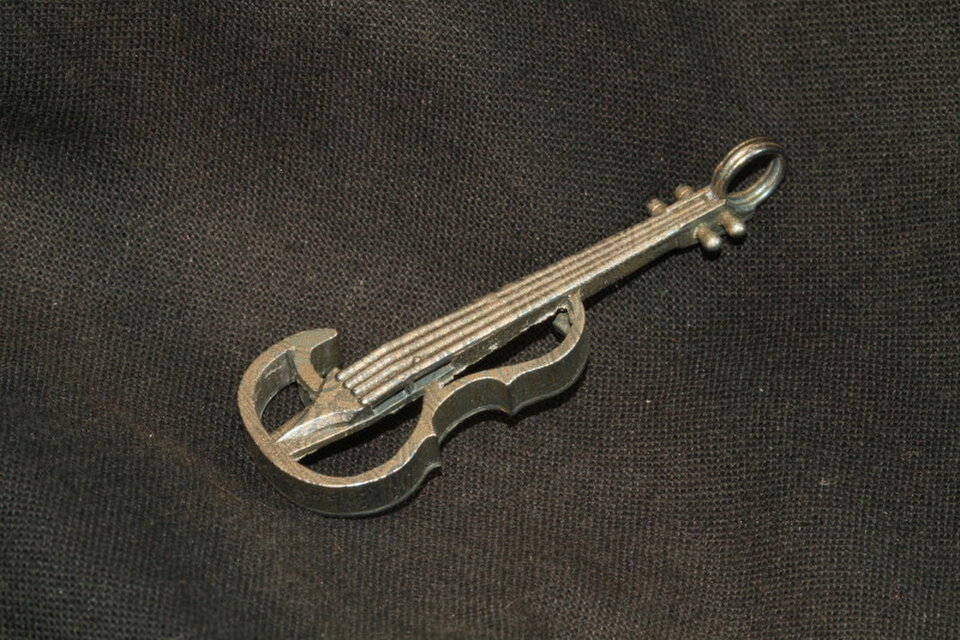 エレキバイオリン　コバルト製アクセサリー