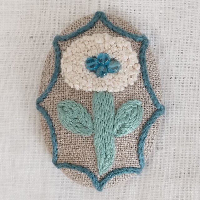 北欧風お花の刺繍ブローチ【 hokuo】
