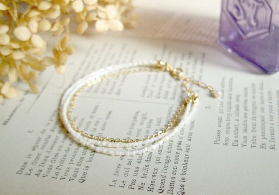 フランスアンティークビーズの３連ブレスレット（白）