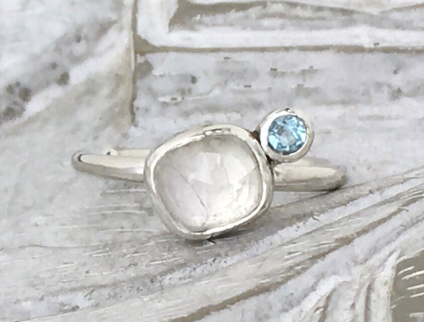 ローズカットレインボームーンストーン&ブルートパーズ・イヤーカフ（silver）