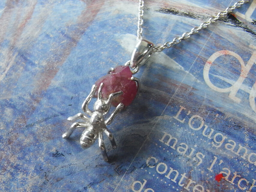 蟻のペンダント【一点限り】