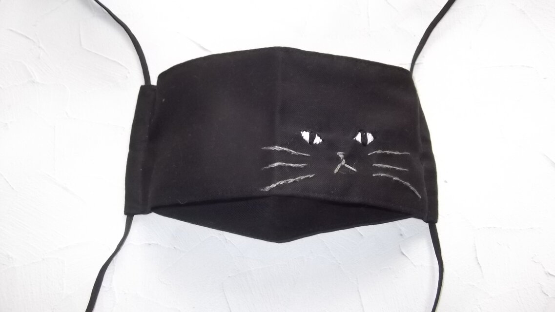 クールな黒猫の舟型マスク
