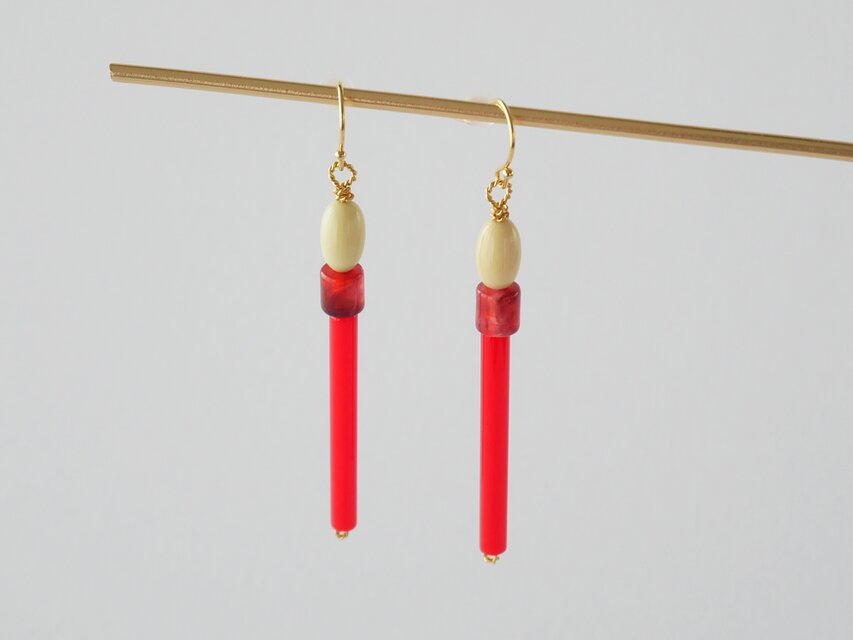 マッチピアス 赤(イヤリング·サージカルステンレスピアス·14kgfピアス·樹脂ピアス変更可)