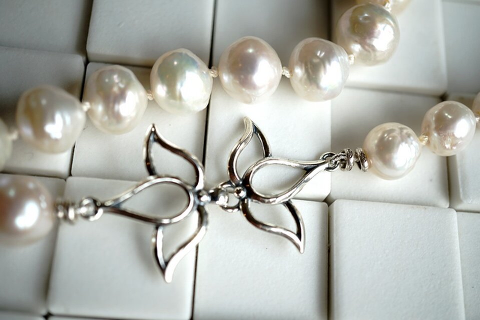 【売約済み】大きなナチュラルパールのセミロングネックレス