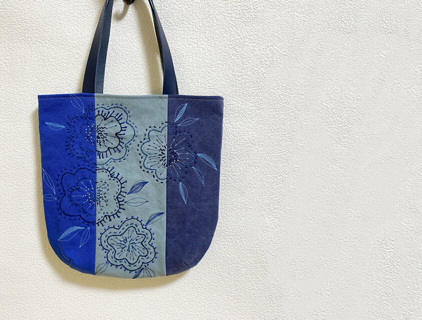 ボタニカル柄刺繍のぺたんこかばん