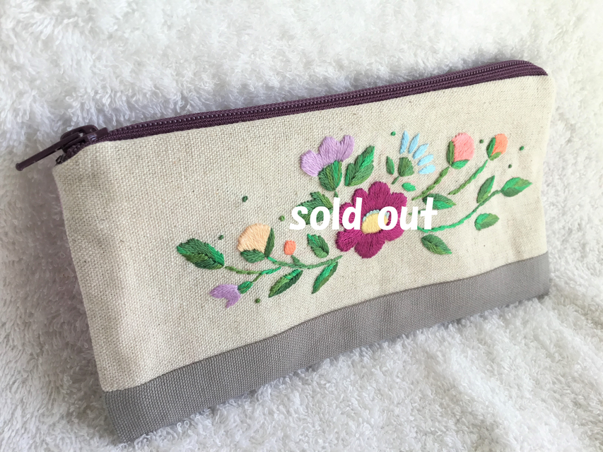 花刺繍の切替ペンケース・マゼンダピンク