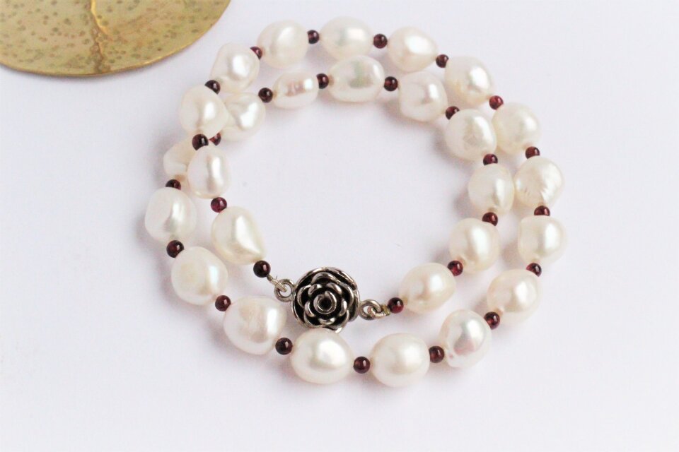 大粒バロックパール & ガーネット薔薇　ネックレス
