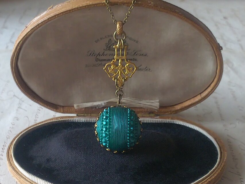 フランスヴィンテージ　Teal green ／ Flower-filigree　ネックレス