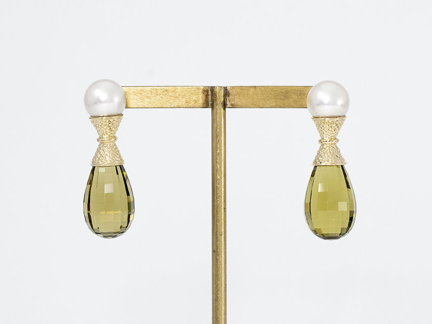 Olive quartz & Akoya pearl Vintage parts Pierce