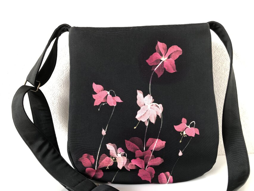 帯バッグ〜ピンク色のお花〜