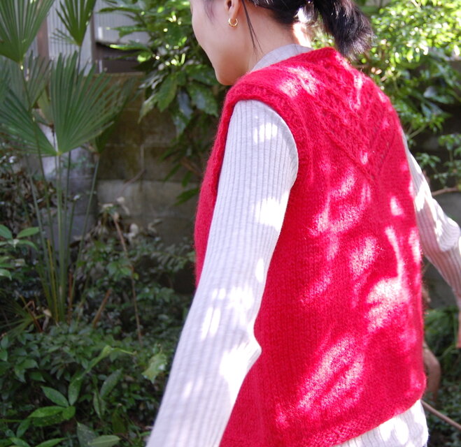 ニットセーター ベストカーディガン 赤 手編み | iichi 日々の暮らしを ...